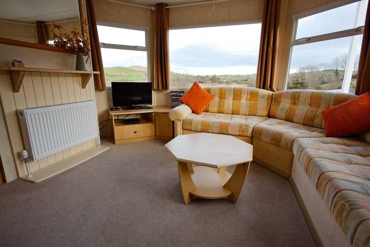Cottage for 6 people, with Terrace and Garden as well as Lake view in County Donegal