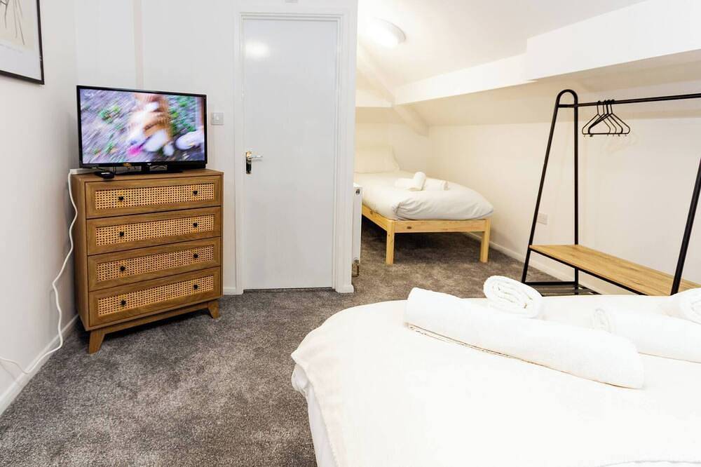 Cosy Large Ensuite Room in the Heart of Oldham in Greater Manchester
