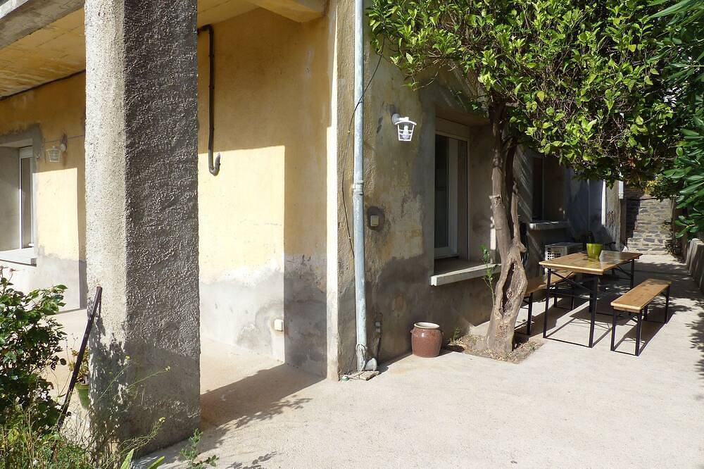 Apartamento entero, Large air-conditioned T2, private parking near the center and beach in La Côte Vermeille, Banyuls-sur-Mer