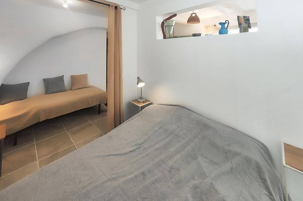 Entire apartment, 1 bedroom lovely apartment in Meze in Mèze, Côte d'Améthyste