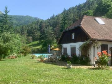 Chambre d’hôte pour 2 personnes, avec jardin ainsi que terrasse et piscine dans l' Isère
