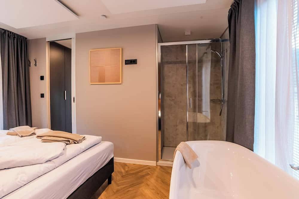 2-person holiday home with 1 bedroom and bathtub in Ossiach, Bezirk Feldkirchen