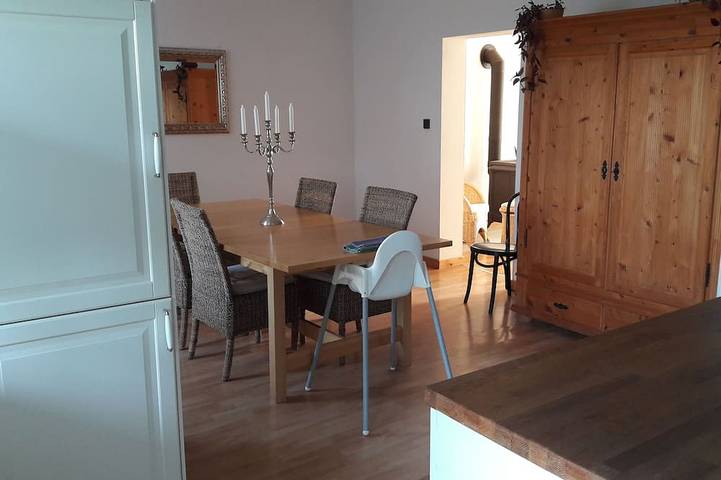 Ferienwohnung für 6 Personen, mit Balkon und Whirlpool sowie Garten in Mandelbachtal
