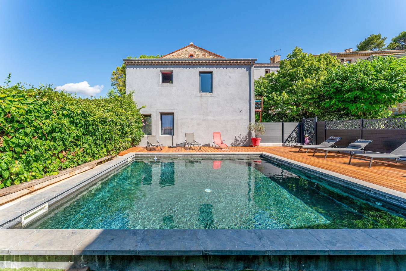 Ganze Wohnung, Ferienwohnung 'Gîte Coté Mûrier' mit Gemeinschaftspool, Privatterrasse und Wi-Fi in Rasteau, Vaucluse