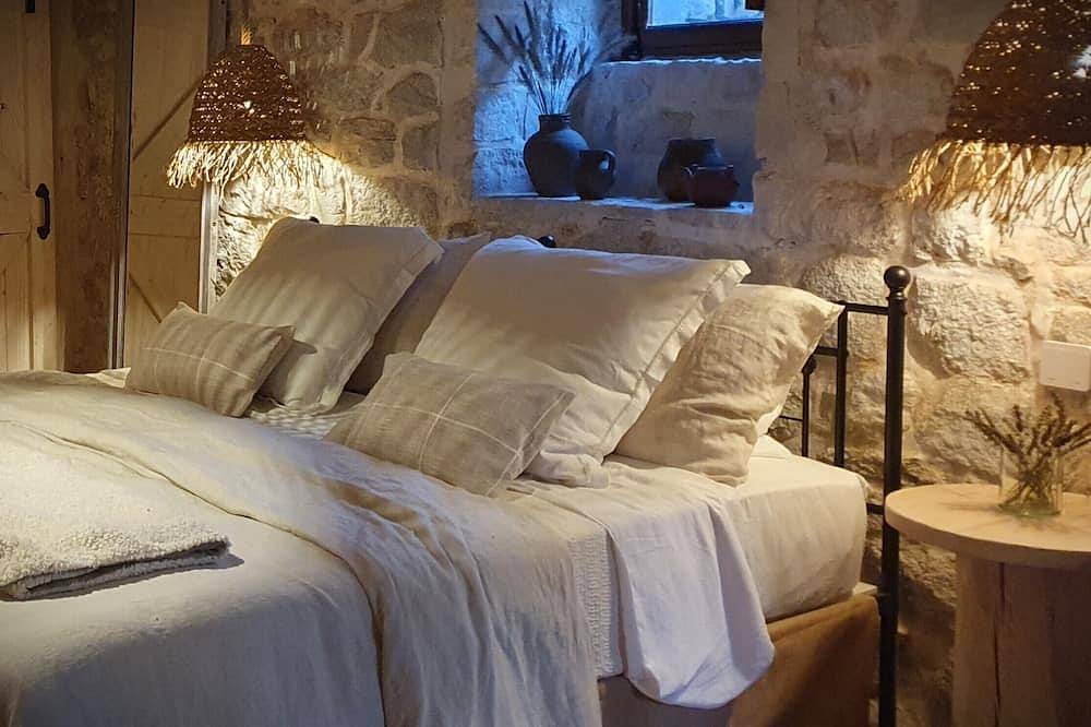 Cosy Cottage Campagnard Avec Cheminées, Balcon & Jardin in Les Monts-Verts, Région de Mende