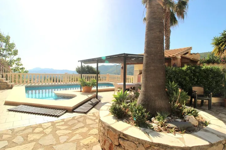 Casa de vacaciones para 4 personas, con jacuzzi además de piscina y terraza - 1