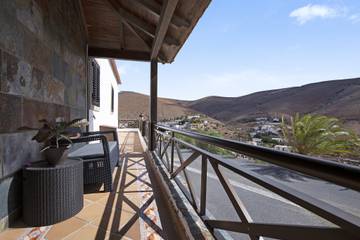 Vacation Rental for 6 Guests in Betancuria, Fuerteventura, Picture 3