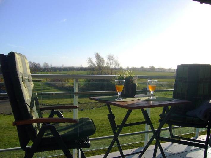 Ferienwohnung für 5 Personen, mit Balkon und Terrasse sowie Garten und Sauna in Hohen Wieschendorf