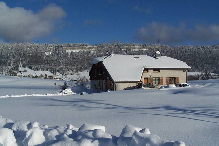 Gites 1 Chambre Pour 3 Personnes et Coin Salon Avec Banquette Convertible Pour 2 in Mouthe-Lac et Mont d’Or, Parc naturel régional du Haut-Jura