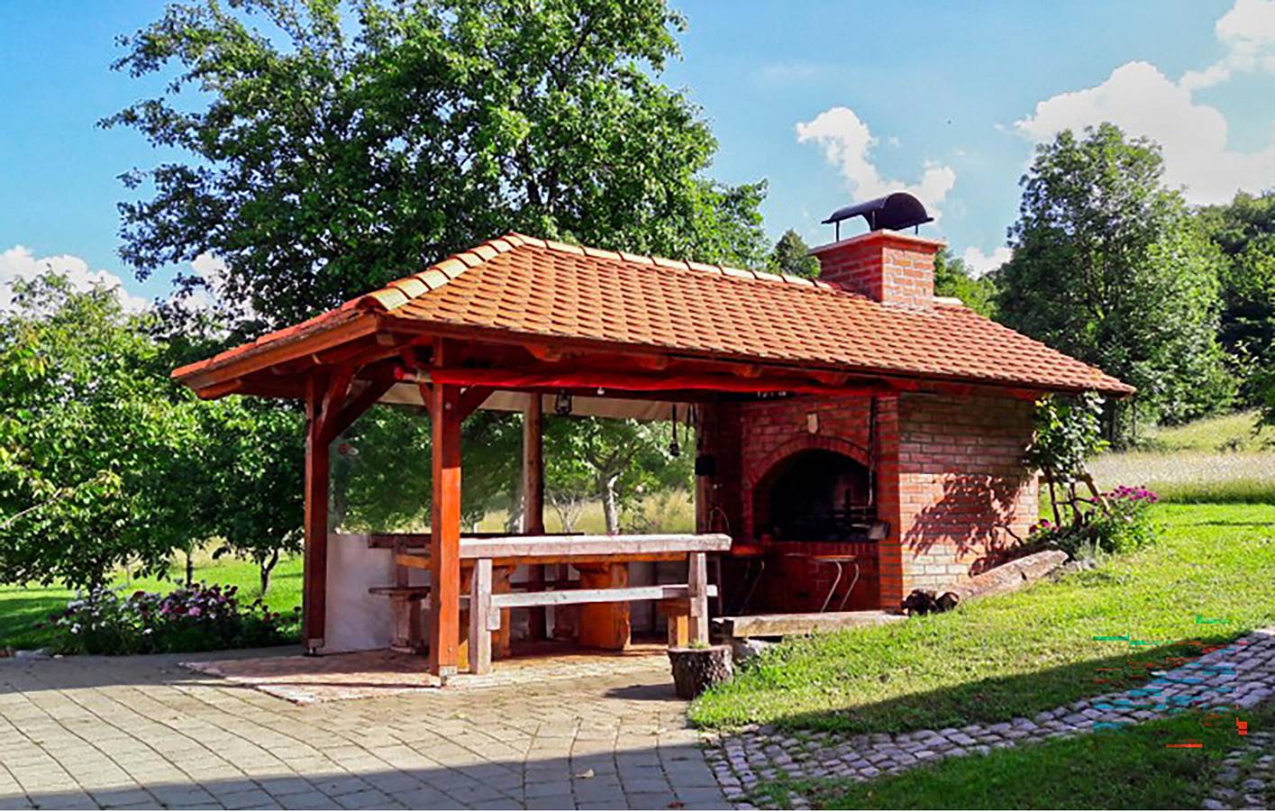 Gemütliche 70 m² große Wohnung mit Terrasse, WLAN, Parkplatz und Grill in Lika-Senj