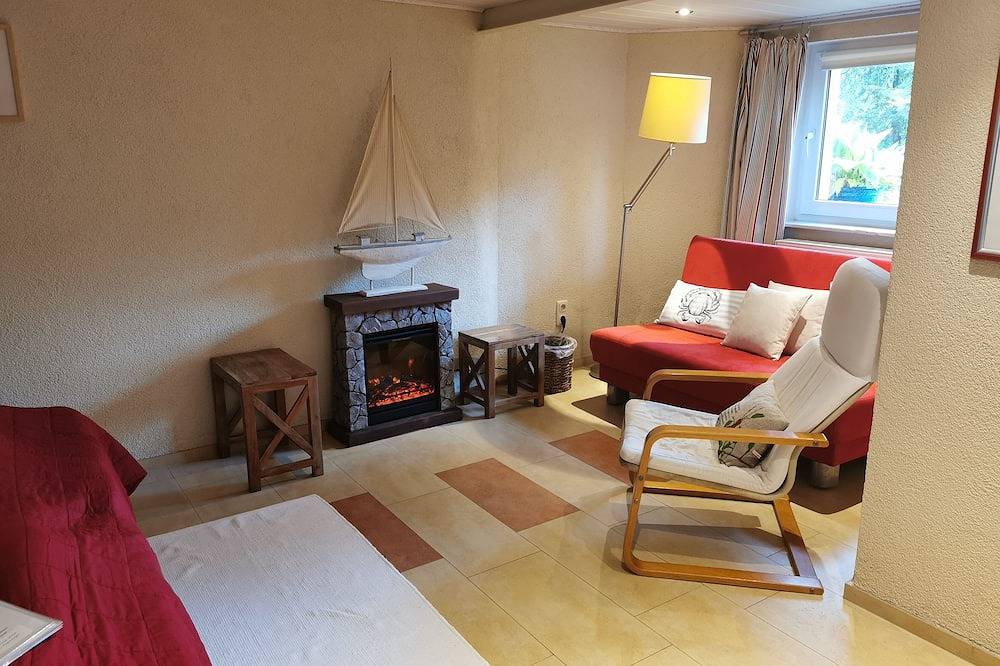 Ganze Wohnung, Gemütliche Ferienwohnung am Röblinsee im Souterrain einer Villa in Röblinsee, Fürstenberg/Havel
