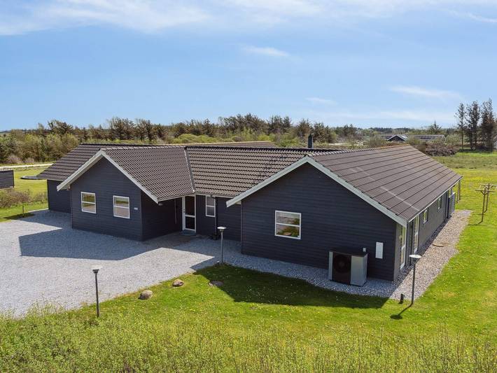 Ferienhaus für 22 Personen, mit Whirlpool und Terrasse sowie Pool und Sauna in Løkken
