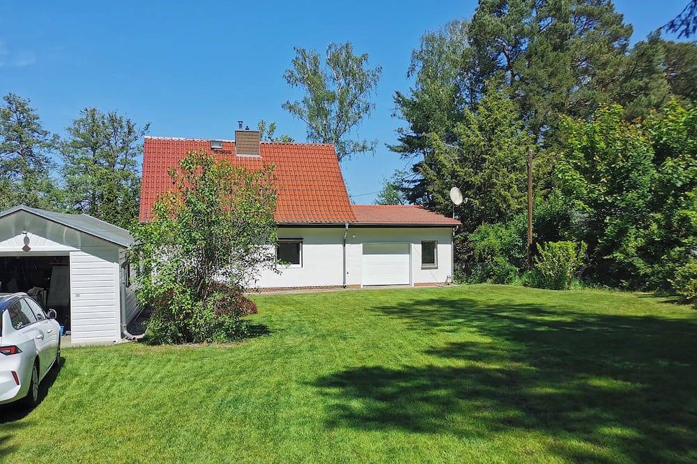 Villa Seeidyll - Freistehendes Ferienhaus direkt am See mit Sauna in Prieros, Heidesee