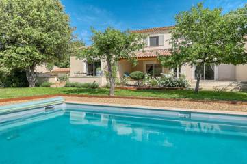 Gîte pour 4 personnes, avec jardin et piscine à Saint-Saturnin-lès-Apt