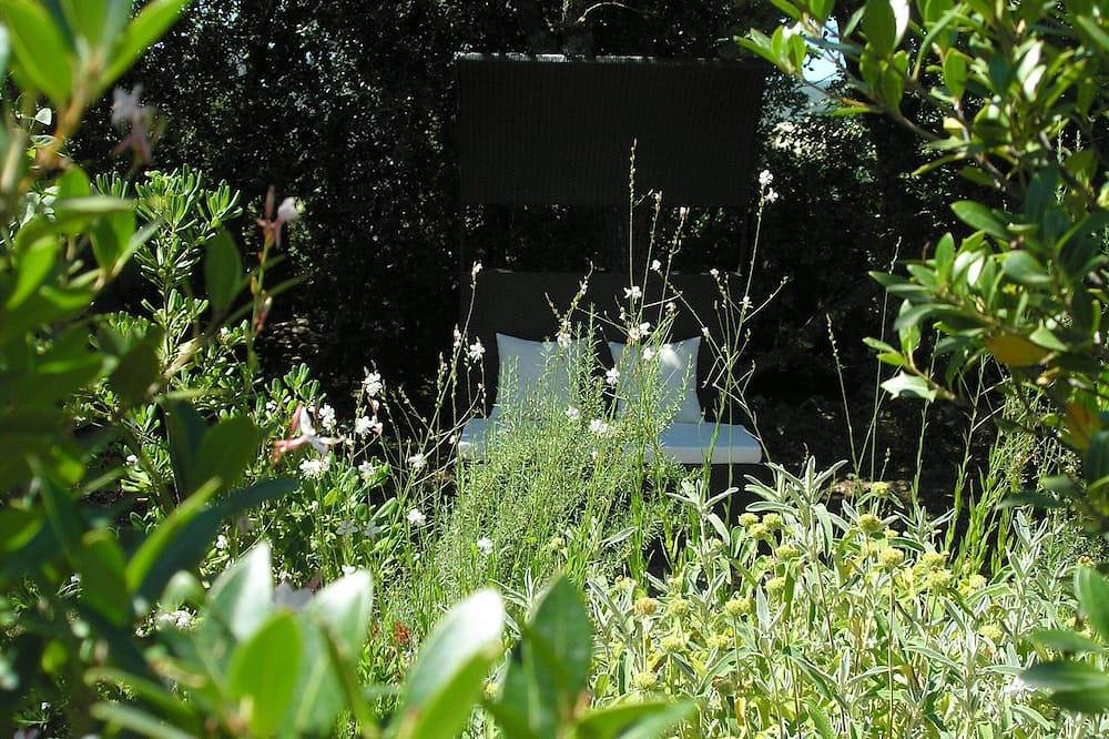 Le Clos des Lavandes-Charme double climatisée Luberon-Terrasse-Lacoste Luberon in Lacoste, Parc naturel régional du Luberon