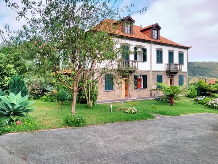 Villa 'Quinta Do Serrado' with Sea View, Private Garden and Wi-Fi in Ribeira da Janela, Madeira