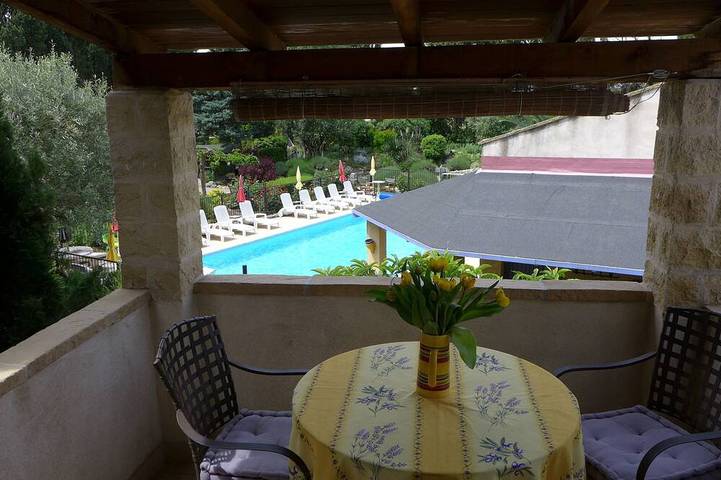 Location de vacances pour 4 personnes, avec jardin et piscine, animaux acceptés à Rognonas