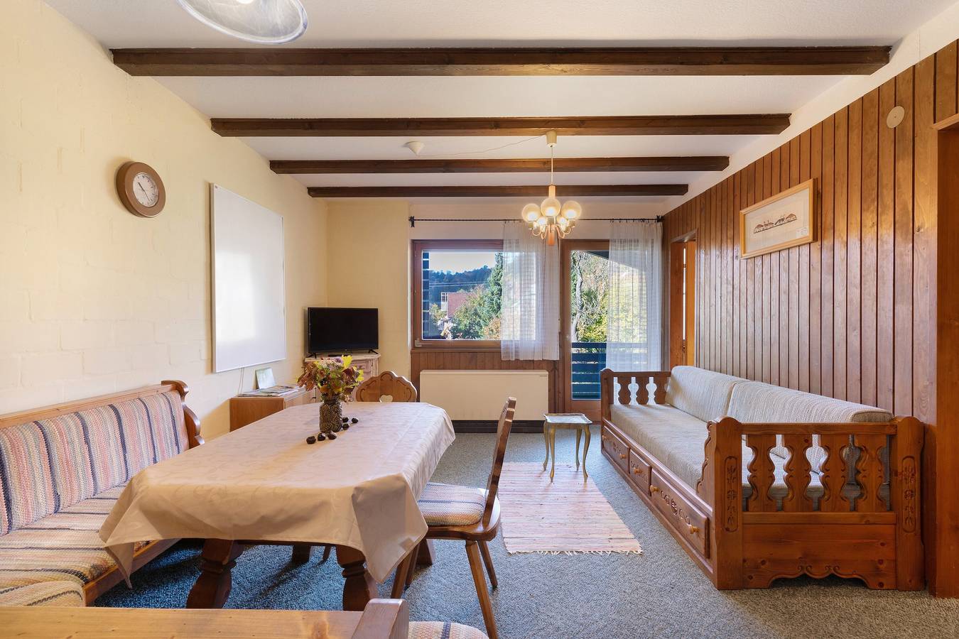 Ganze Wohnung, Wohnung 2 – Gemütliche Ferienwohnung mit Balkon & Flusszugang in Indelhausen, Hayingen