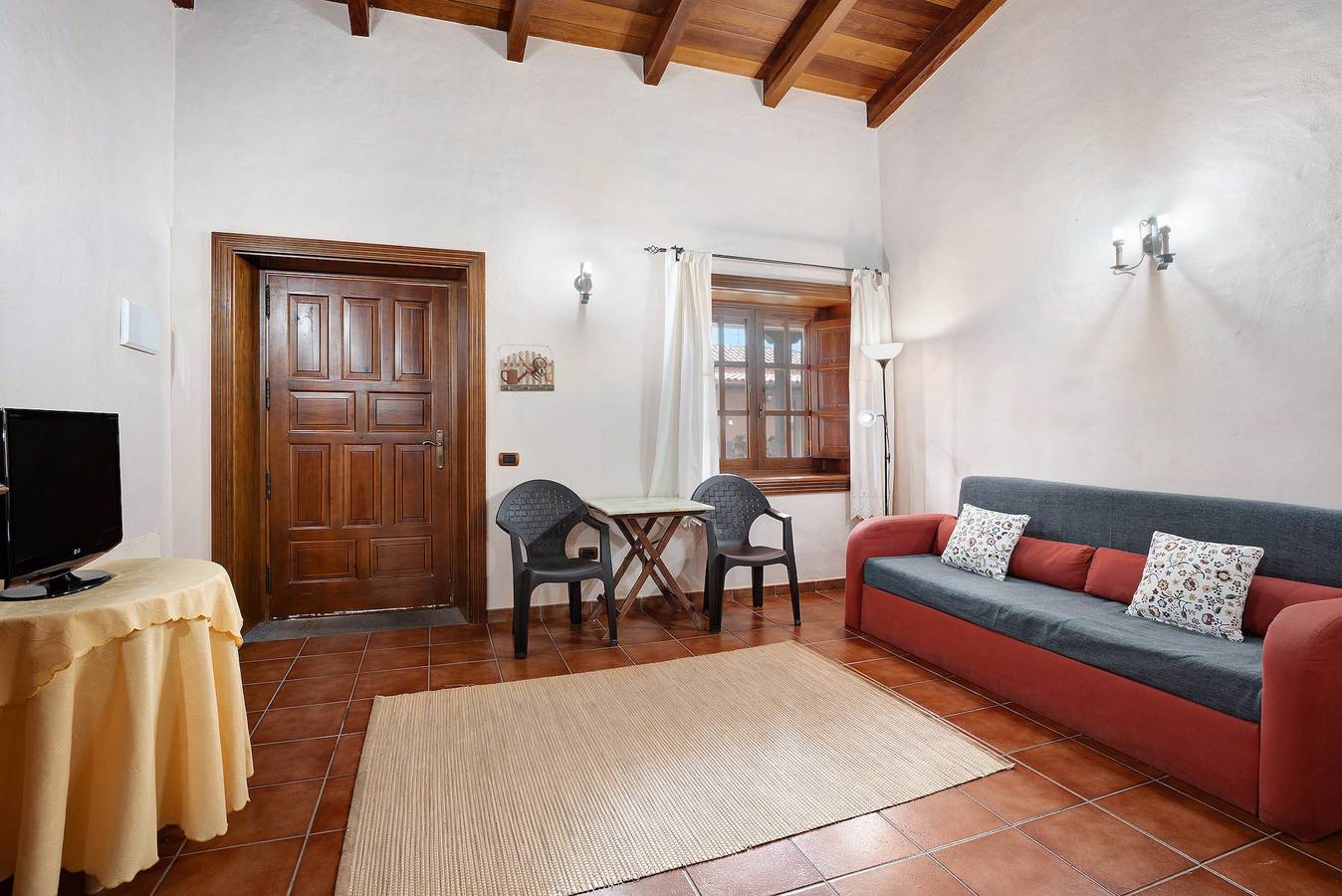 Apartamento entero, Apartamento vacacional 'Finca La Bonita Ap M2' con piscina, terraza compartidas y Wi-Fi in Arona , Tenerife Sur
