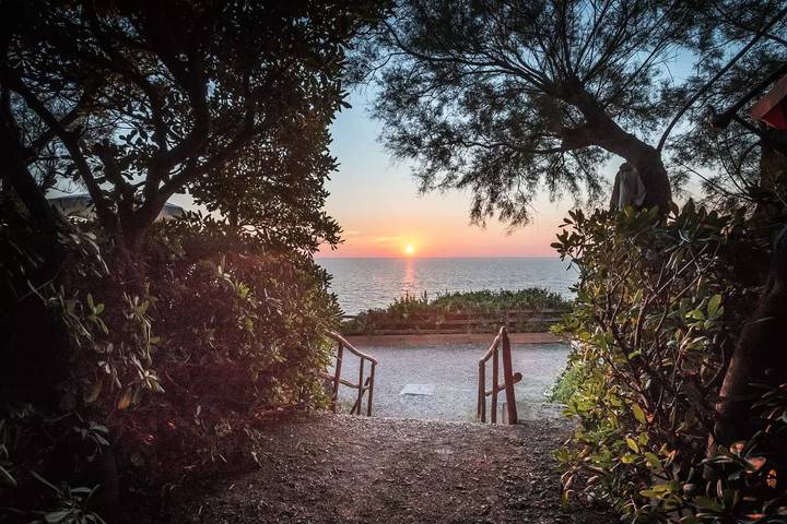Entire apartment, Maxi Caravan 2 to 4 people - 2 person. included in the price in Relais Cala dei mori, Livorno