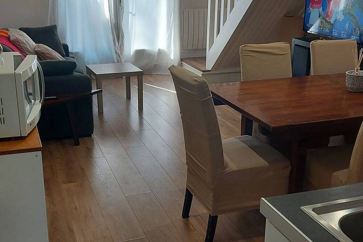 Gîte pour 6 personnes, avec terrasse et sauna ainsi que jardin et piscine à Savigny-sur-Clairis