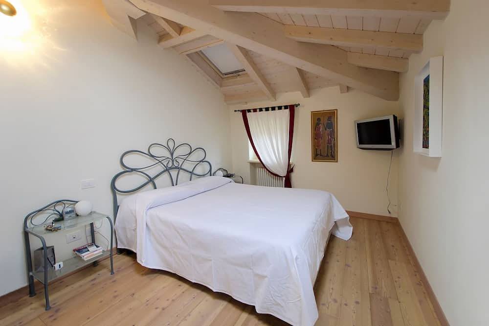 Ganze Wohnung, Repräsentatives Penthouse mit großer Panoramaterrasse in Costermano, Gardasee-Berge