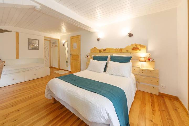 Chambre d’hôte pour 3 personnes, avec Terrasse ainsi que Jardin et Vue