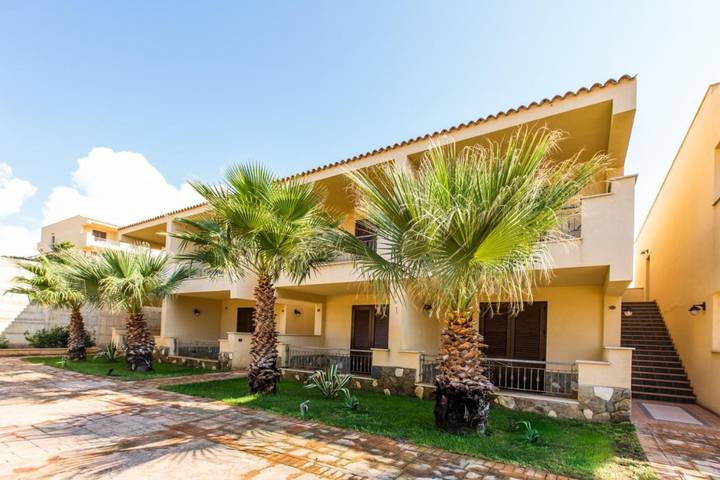 Resort per 2 persone, con Balcone e Terrazza nonché Giardino in Provincia di Trapani