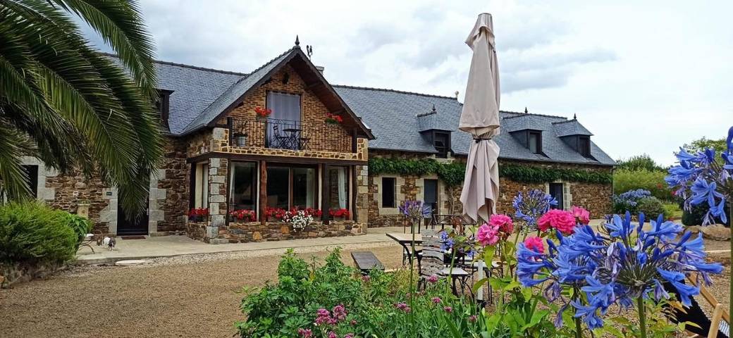 Location de vacances pour 2 personnes, avec jardin ainsi que vue et balcon à Ploëzal - 4