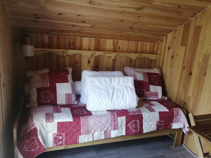 Cabaña 'Gavarnie, Sanitaire Camping' con vistas a la montaña, terraza privada y wifi in Gèdre, Gavarnie-Gèdre