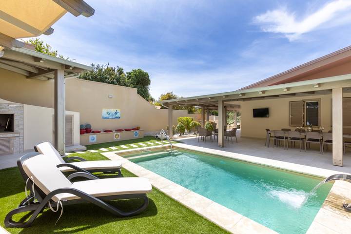 Villa Rachele, 2 apartments with 2 private pools in Porto Pino, Sant'Anna Arresi