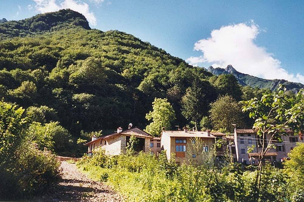 Villa in Posina  au pied du Pasubio ,Completely renovated,Very peaceful in Posina, Vicenza Province