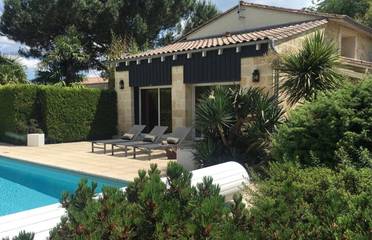 Gîte pour 6 personnes, avec sauna et vue ainsi que terrasse et piscine à Cubnezais