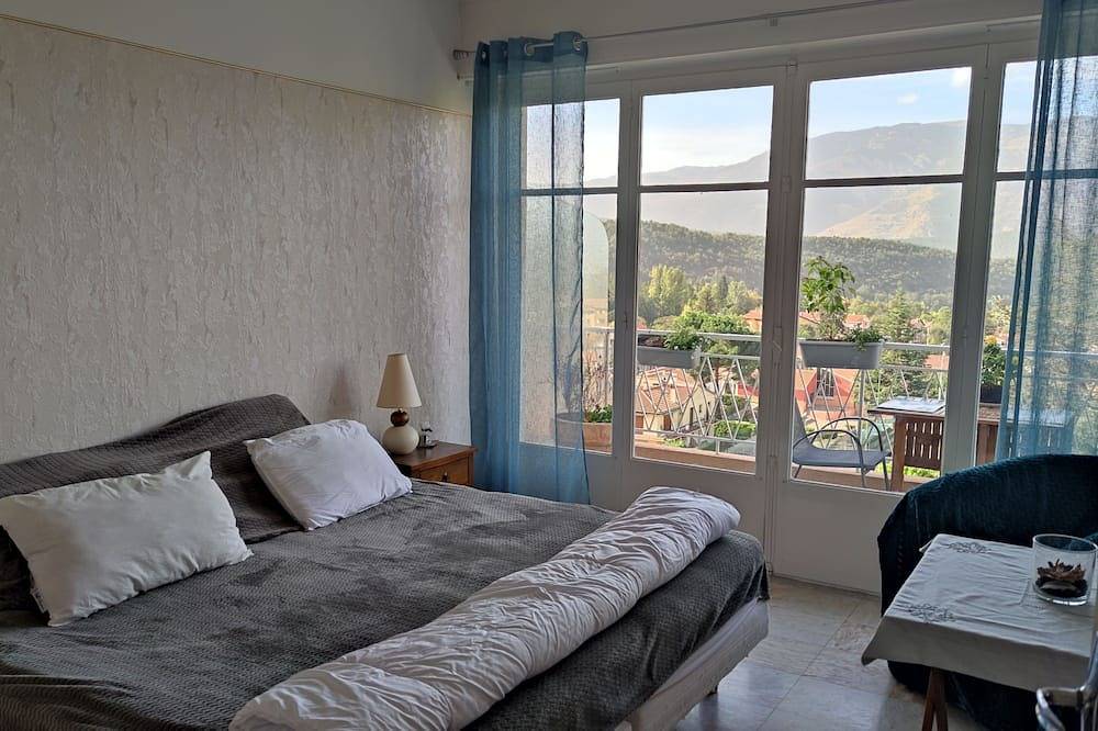 Entire apartment, Bel Appartement Avec vue Panoramique sur la Montagne in Vernet-les-Bains, Parc naturel régional des Pyrénées catalanes