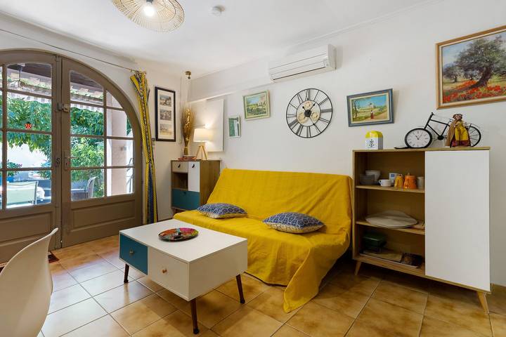 Casa "Gite L'Embellido" con terrazza privata, Wi-Fi e aria condizionata in Mouriès, Arles e dintorni