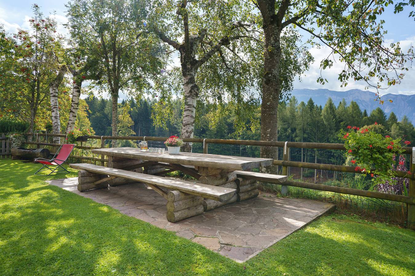 Chalet 'Baita Angomà' mit Bergblick und privatem Garten in Levico Terme, Valsugana