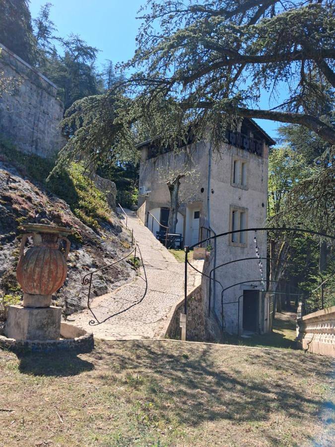 Location de vacances pour 2 personnes, avec vue ainsi que jardin et piscine à Tournon-sur-Rhône - 2