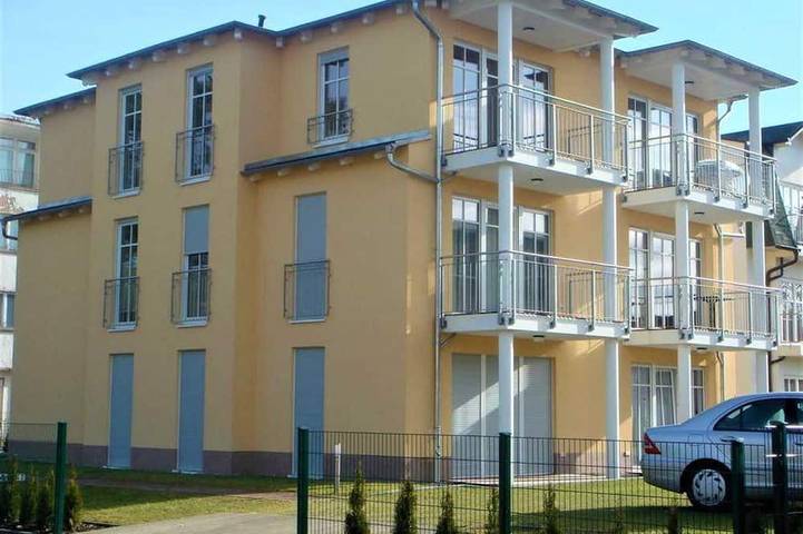 Villa für 4 Personen, mit Balkon und Garten
