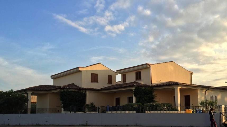 Casa de huéspuedes para 2 personas, con terraza y jardín en Olbia