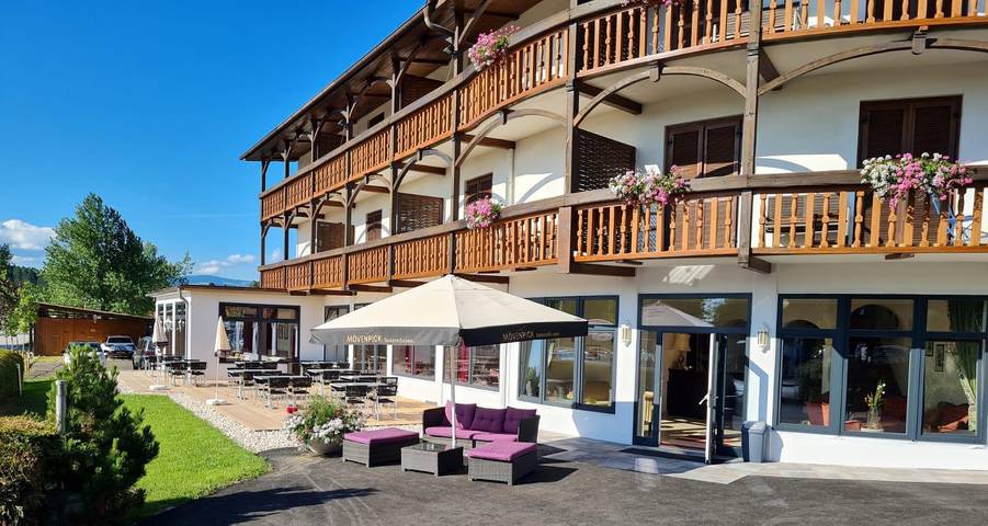 Hotel voor 4 personen, met Tuin en Uitzicht op het meer aan de Klopeiner See