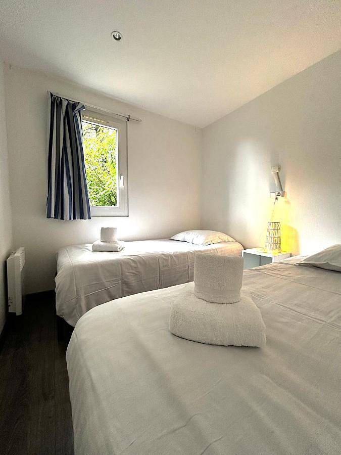 Parc de vacances pour 4 personnes, avec bassin pour enfant ainsi que jardin et piscine en Dordogne - 4