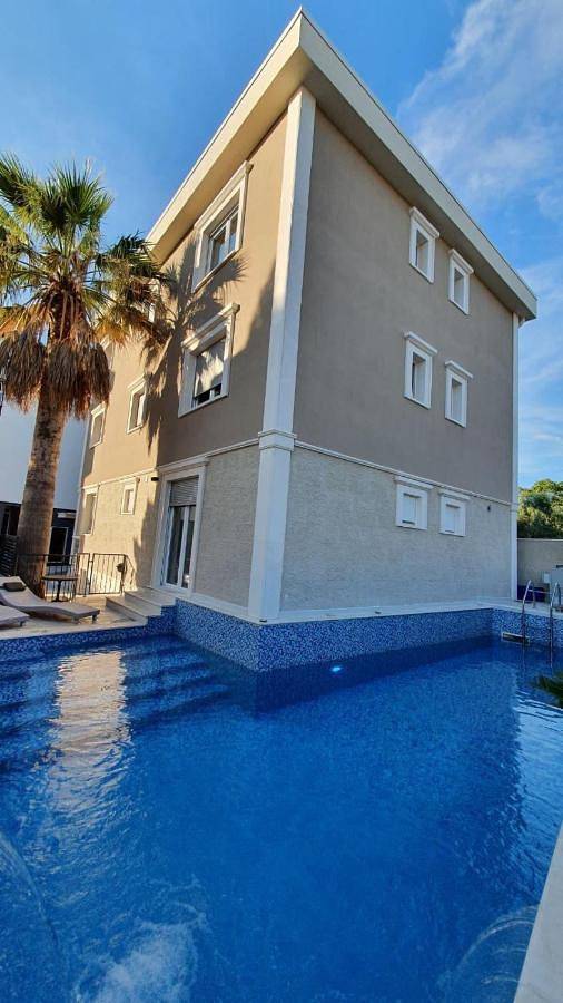 Apartamento de vacaciones para 6 personas, con terraza y piscina - 1