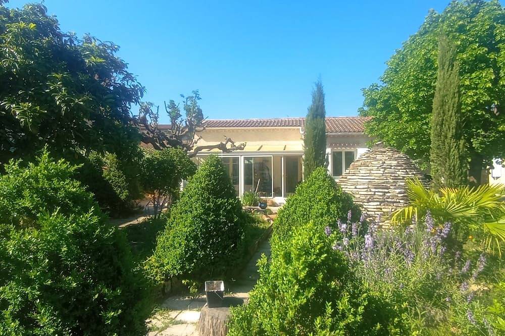 Family home in a green setting between Aix-en-Provence and the Luberon in Pertuis, Parc naturel régional du Luberon