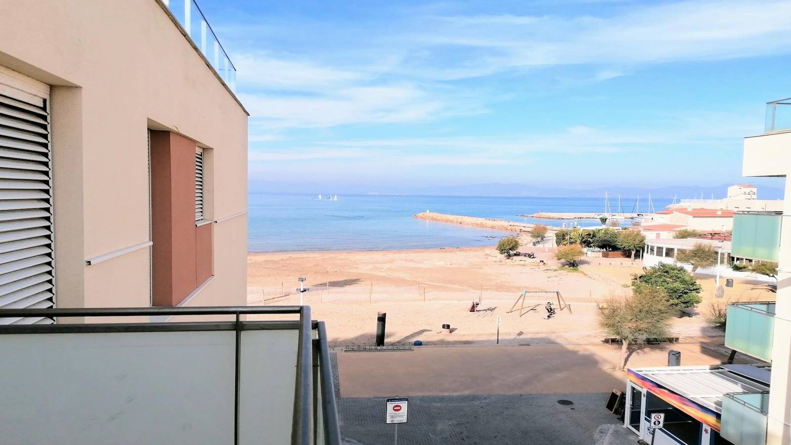 Apartamento vacacional entero, Dúplex Voramar Riells frente a la Playa in La Escala, Alt Empordà