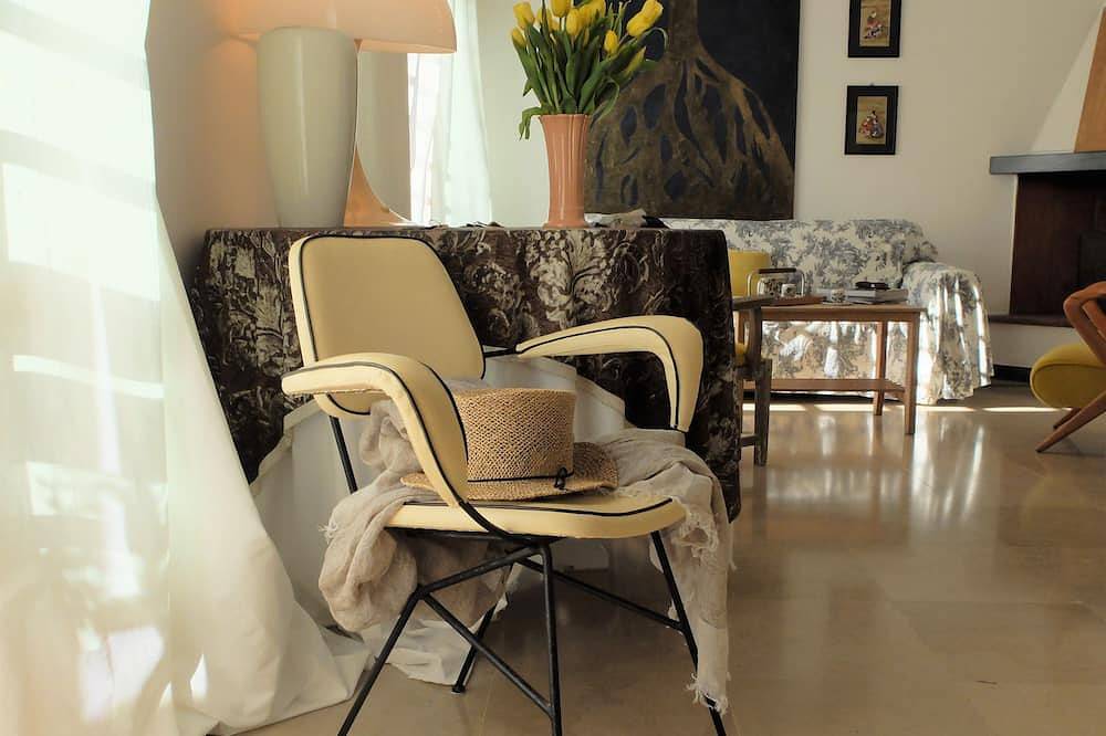 Elegante, helle charmante Wohnung 500 Meter vom Meer entfernt mit einer schönen Terrasse in Lido di Camaiore, Camaiore