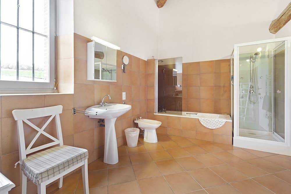 La Maison du Soleil - caractère et de charme/Auvillar Dept 82 in Auvillar, Tarn-et-Garonne