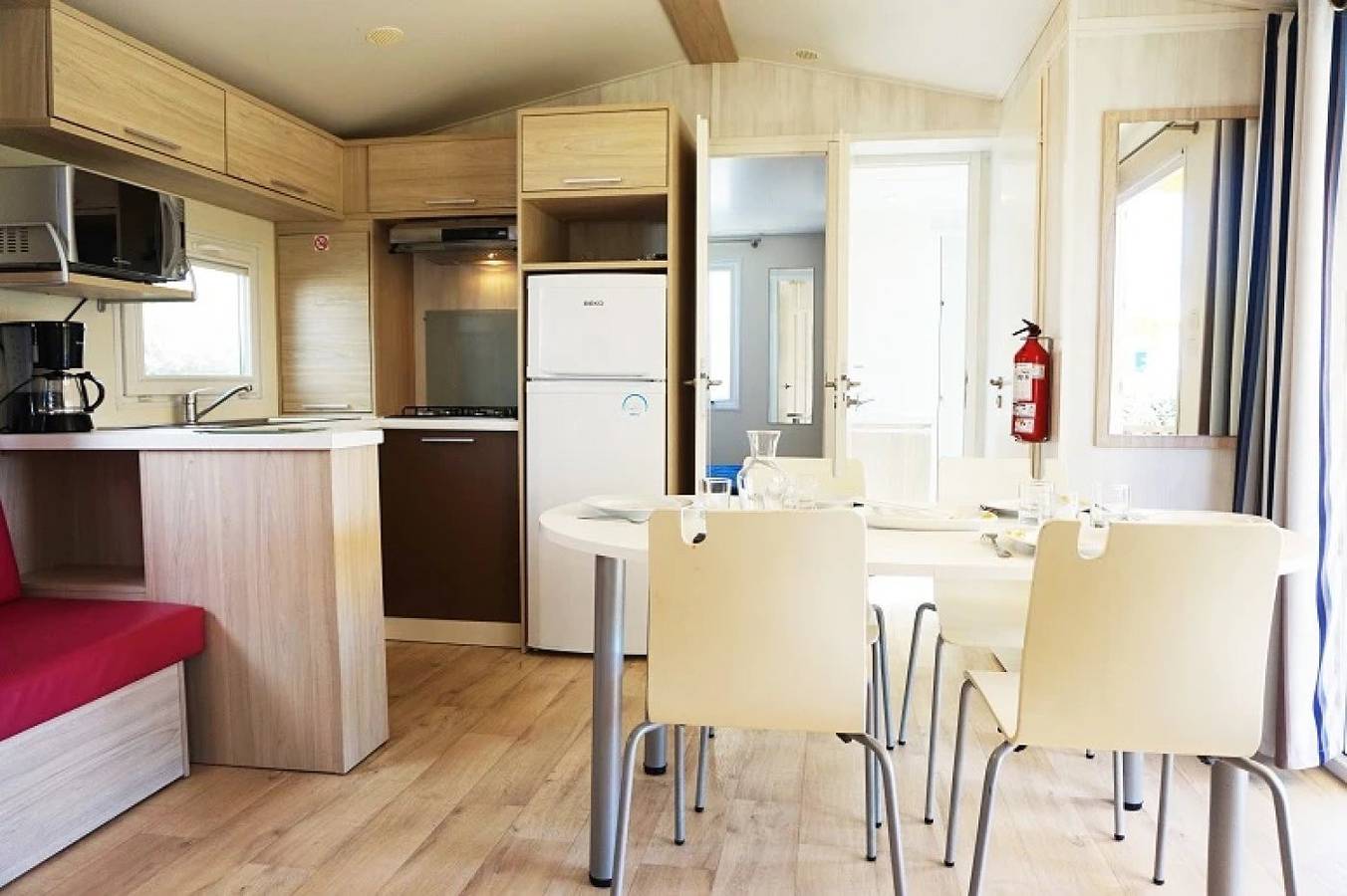 Zecamping 4 étoiles 1km plage parc aquatique mobil-home Tv 30m2 in Givrand, Vallée de la Loire