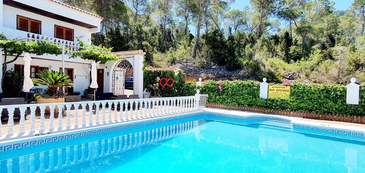 Apartamento inteiro, Granada Apartments Familiar Deluxe in s'Arenal Gran, Sant Joan de Labritja