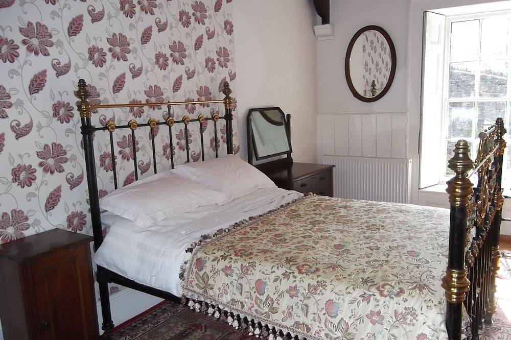 Private Annex to Manor Sleeps 6 in Shepton Mallet, Somerset