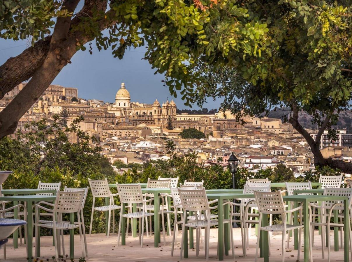 Baglio Genovesi in Noto, Noto e dintorni